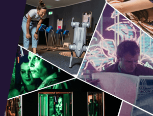 Un collage visivo dinamico e contemporaneo che intreccia diverse scene legate alla tecnologia e all’esperienza umana: una persona interagisce con un robot in un ambiente espositivo, volti illuminati da luci digitali, una figura immersa nel riposo, e un uomo che legge circondato da grafiche luminose