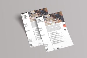 Mockup di un flyer a due pagine per il corso universitario Cultura e Salute 2025 sul tema Medici e Prescrizione Sociale, con immagine di persone che dipingono in gruppo e dettagli del programma
