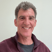 Foto portrait di Ollie Hart, speaker di Cultura e Salute 2025