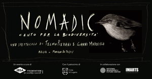 Locandina dell’evento Nomadic – Canto per la biodiversità, con un’illustrazione di un uccellino disegnata a mano su sfondo nero e tipografia in stile manoscritto.