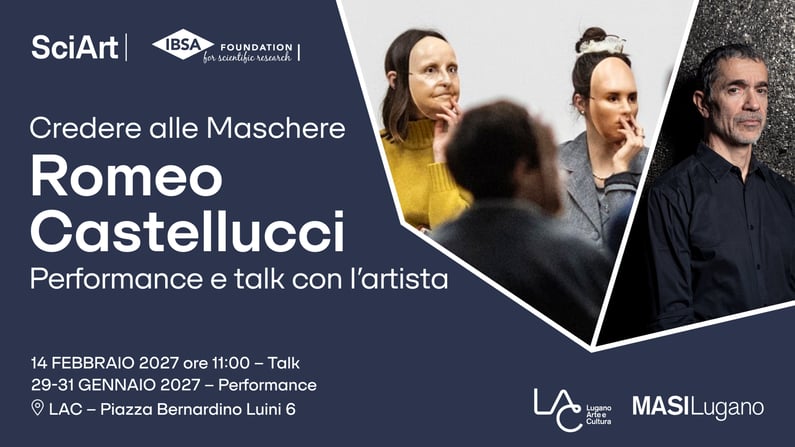 Grafica evento SciArt per Credere alle Maschere di Romeo Castellucci, con due persone che indossano maschere realistiche e un ritratto dell’artista.